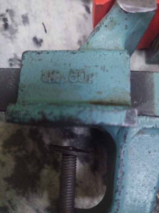 Тиски и наковальня СССР