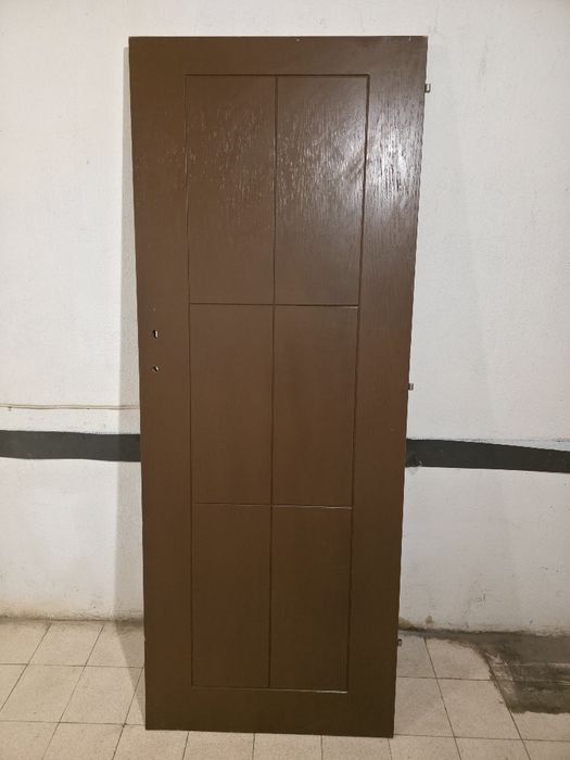 Дървена врата с 3 панти