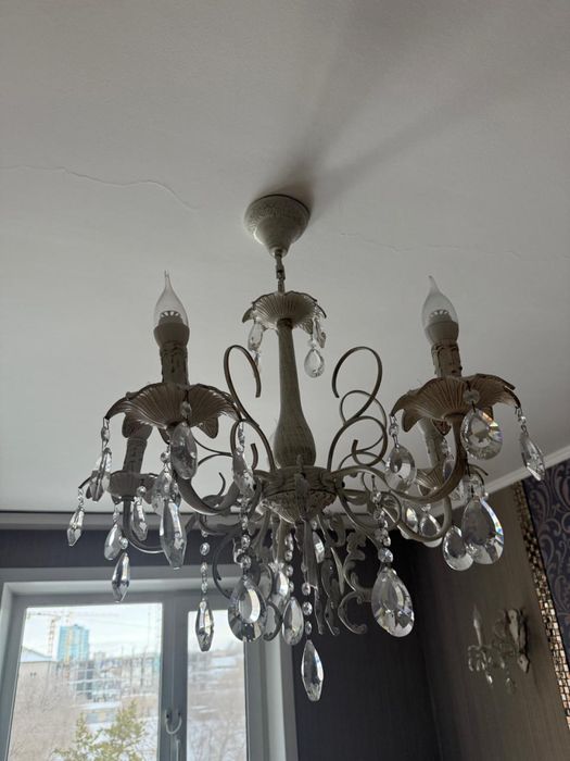 Продам люстру и бра 2 шт.