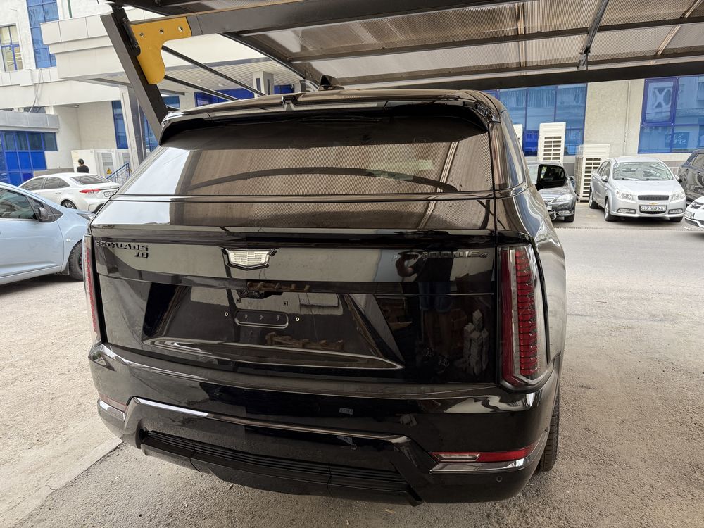 Cadilac Escalade IQ 1000 sport 1