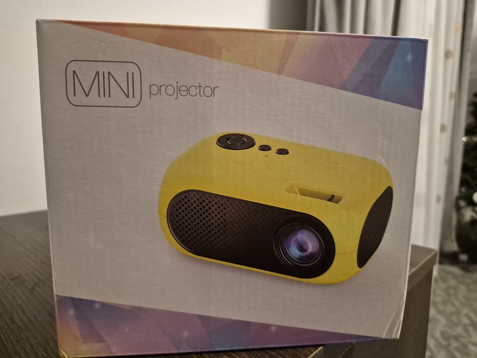 Mini proiector portabil