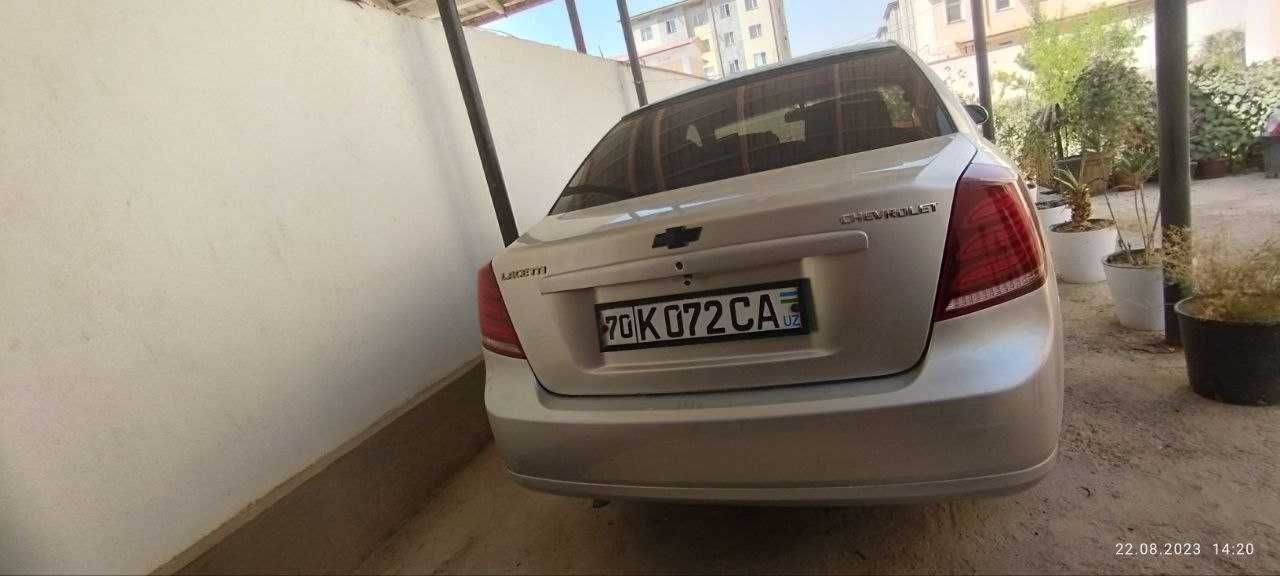 Lacetti 1.8 2 pozitsiya sotiladi: