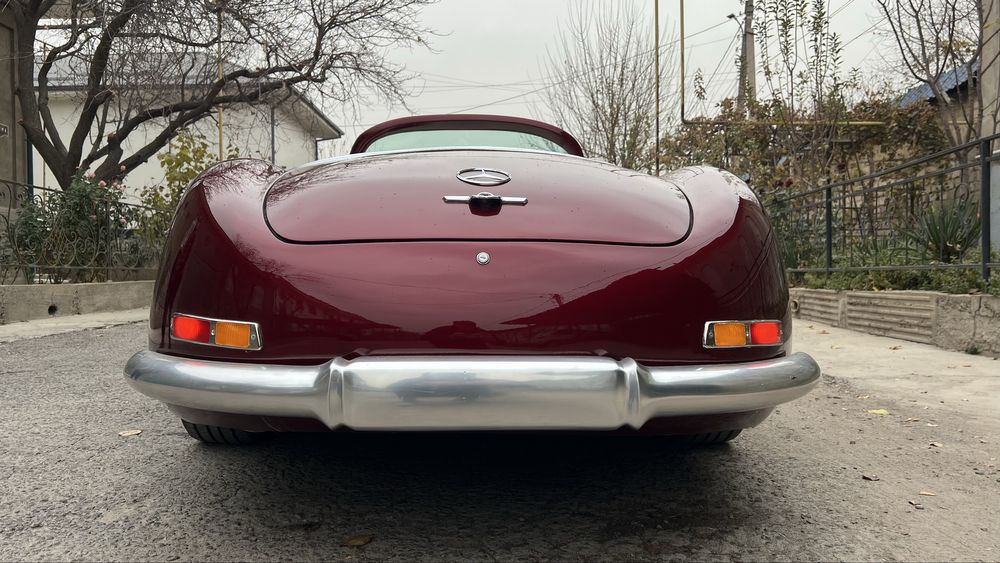 Ретро машина SEL 300 AMG