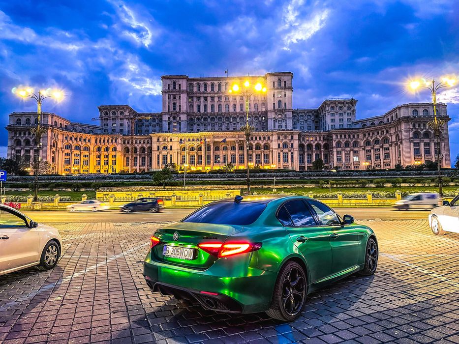 Alfa Romeo Giulia Estrema 2.0 280cp, Carbon, H&K, Panoramic, Alcantara