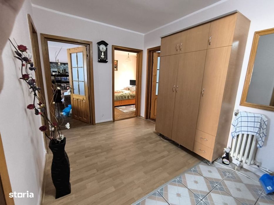 Apartament 3 camere la strada Primaverii etaj 1