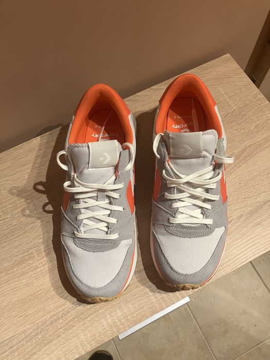 Продавам запазени маратонки Converse