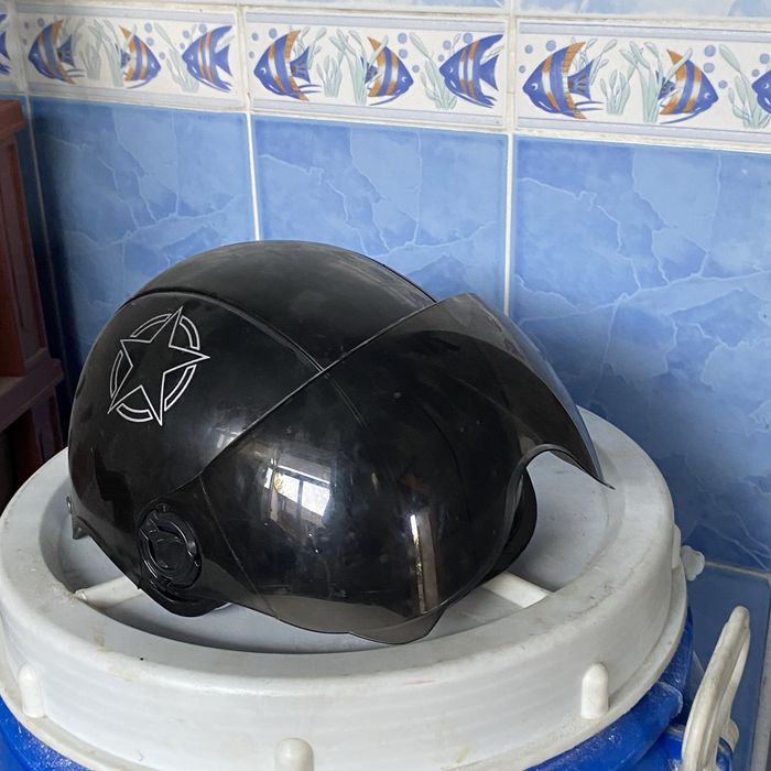 Каска скутера.