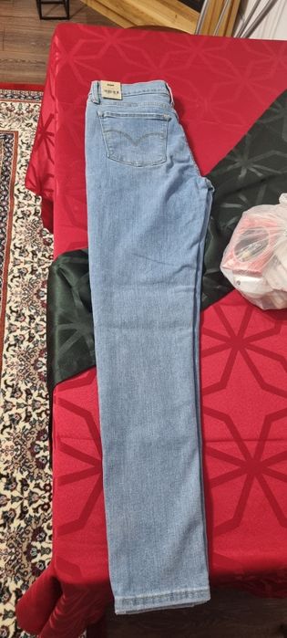 Vând blugi femei
