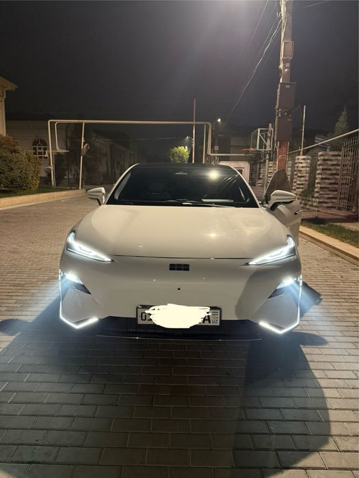 Geely Galaxy e8 Запас хода 660км срочно