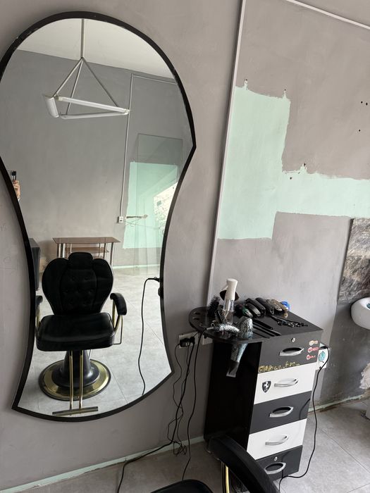 Sartaroshxona mebel sotiladi