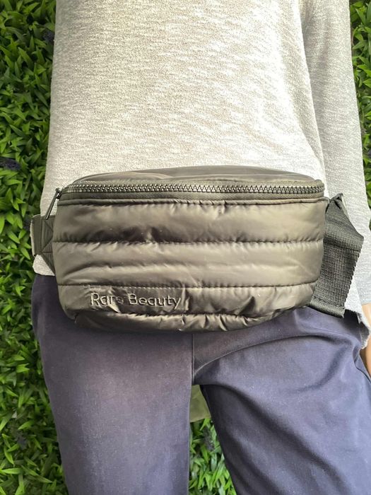 Borsetă Rare beauty by Selena Gomez puffy belt bag