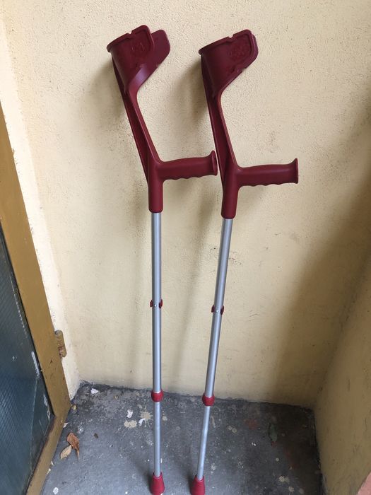 Pereche de carje germane reglabile no