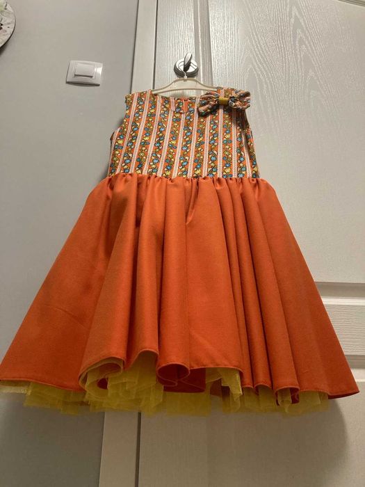 Детска рокля с тюл за обем под полата