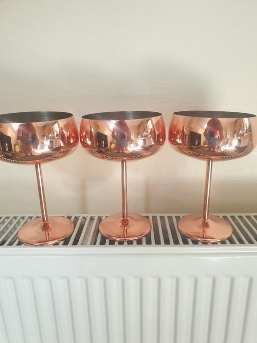 3 rose gold cocktail cupe