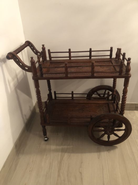 Gheridon din lemn de santal