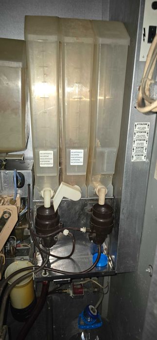 Продавам вендинг машина Завуси ЛХ