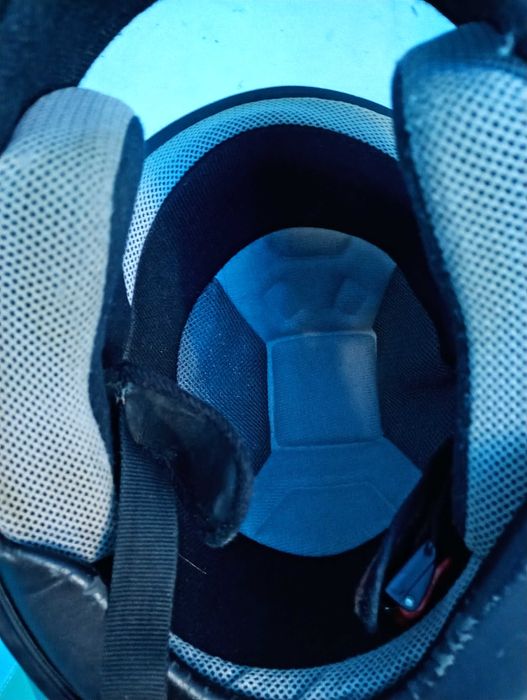 Продавам каска. Размер М