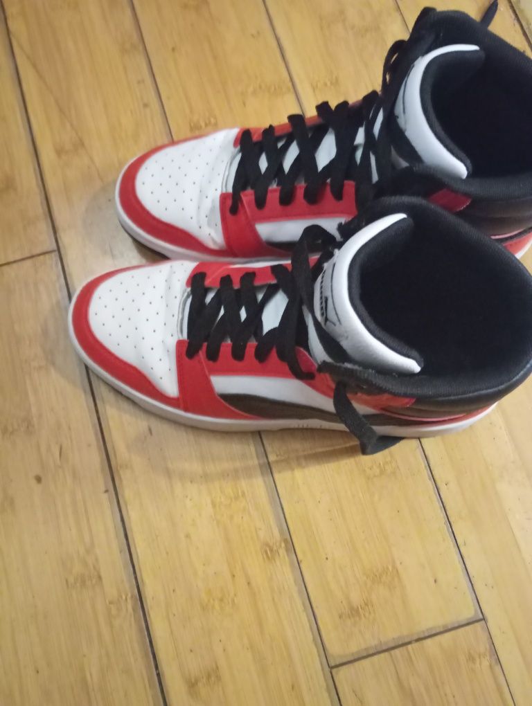 Puma Rebound V6 .