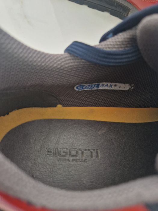 Adidasi Bigotti, noi, 42