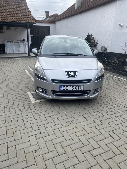 Peugeot 5008 - 2012