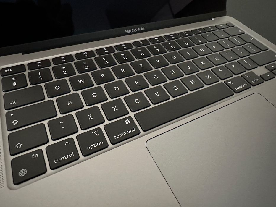 MacBook Air M1 13.3" *** Като Нов *** 256GB SSD 8GB RAM Space Grey