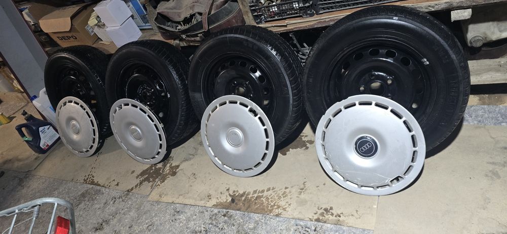 Продается оригинальный  колпак ауди R15