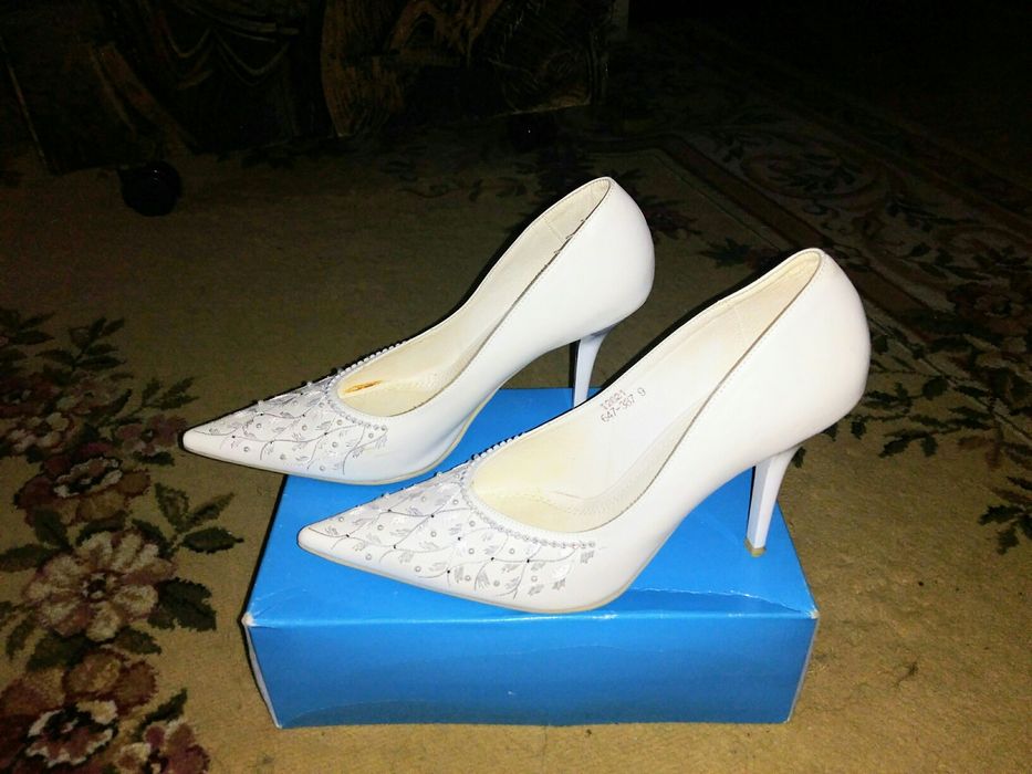 Обувки на ток официални