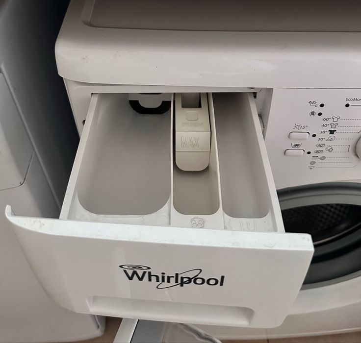 Mașină de spălat Whirlpool slim