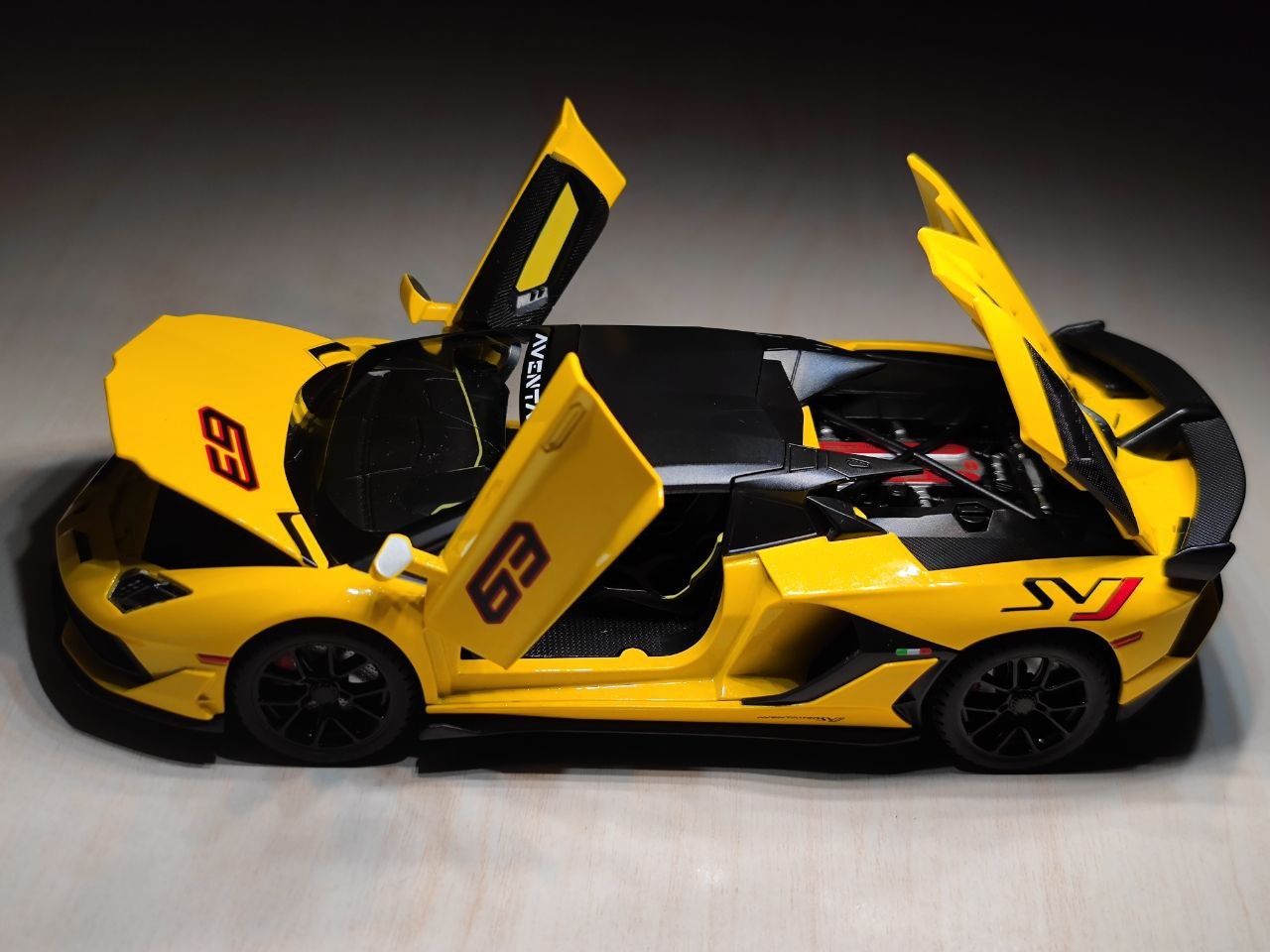 Lamborghini Aventador svj железная машинка 1:24 - Доставка