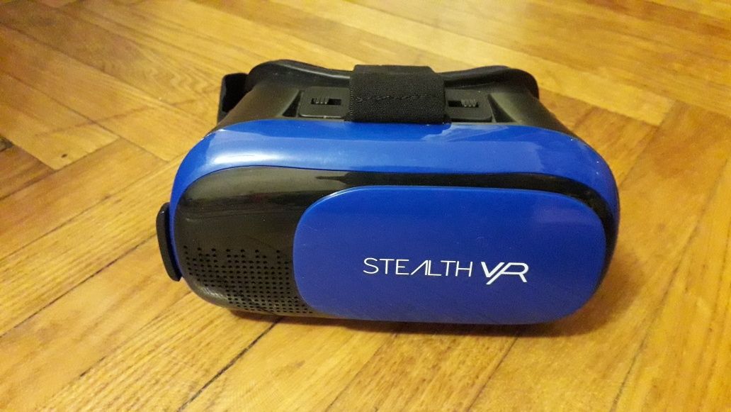 Ochelari VR cu sistem de prindere pentru cap