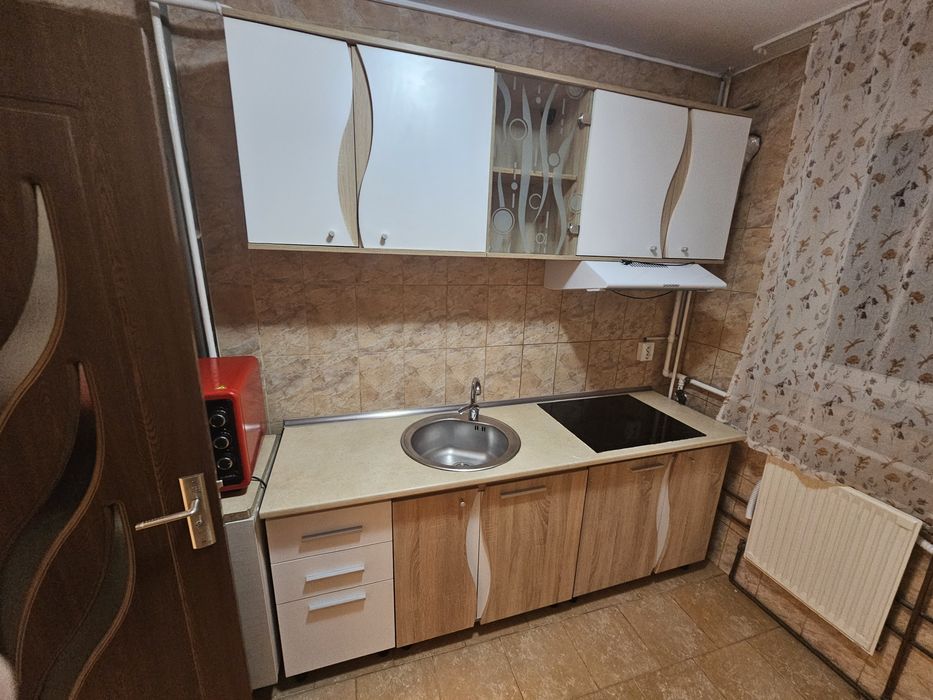 Vand apartament in centrul orasului Onesti etaj intermediar