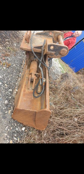 Vînd cupe Excavator de săpat și taluz