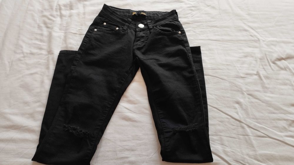 Черни дамски дънки накъсани на колената, 34 размер