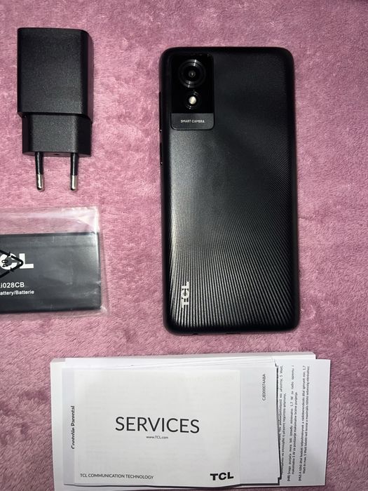Vând telefon nou TCL 501