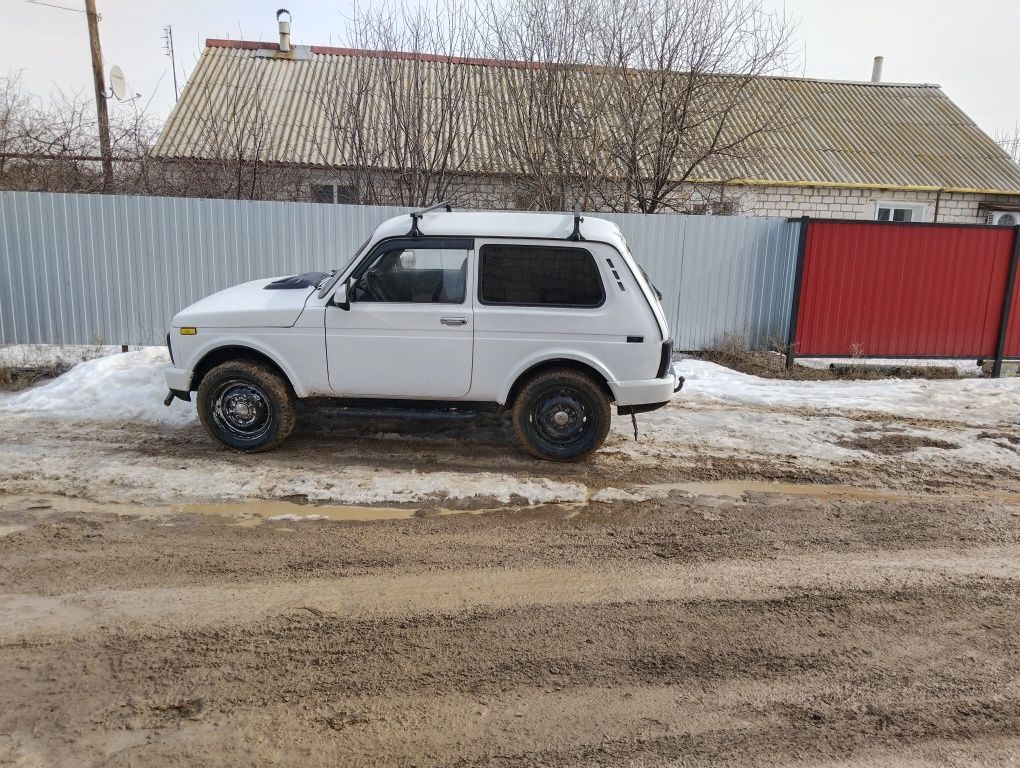 Продам ниву 1999год Карбюратор обращайтесь в личку