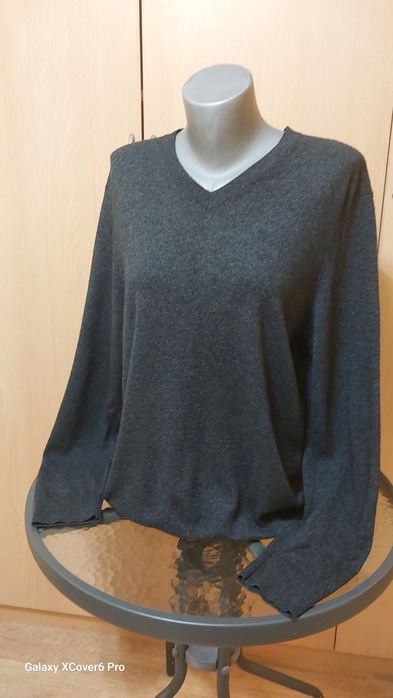 Мъжки пуловер Uniqlo.100 %кашмир. Размер М/L