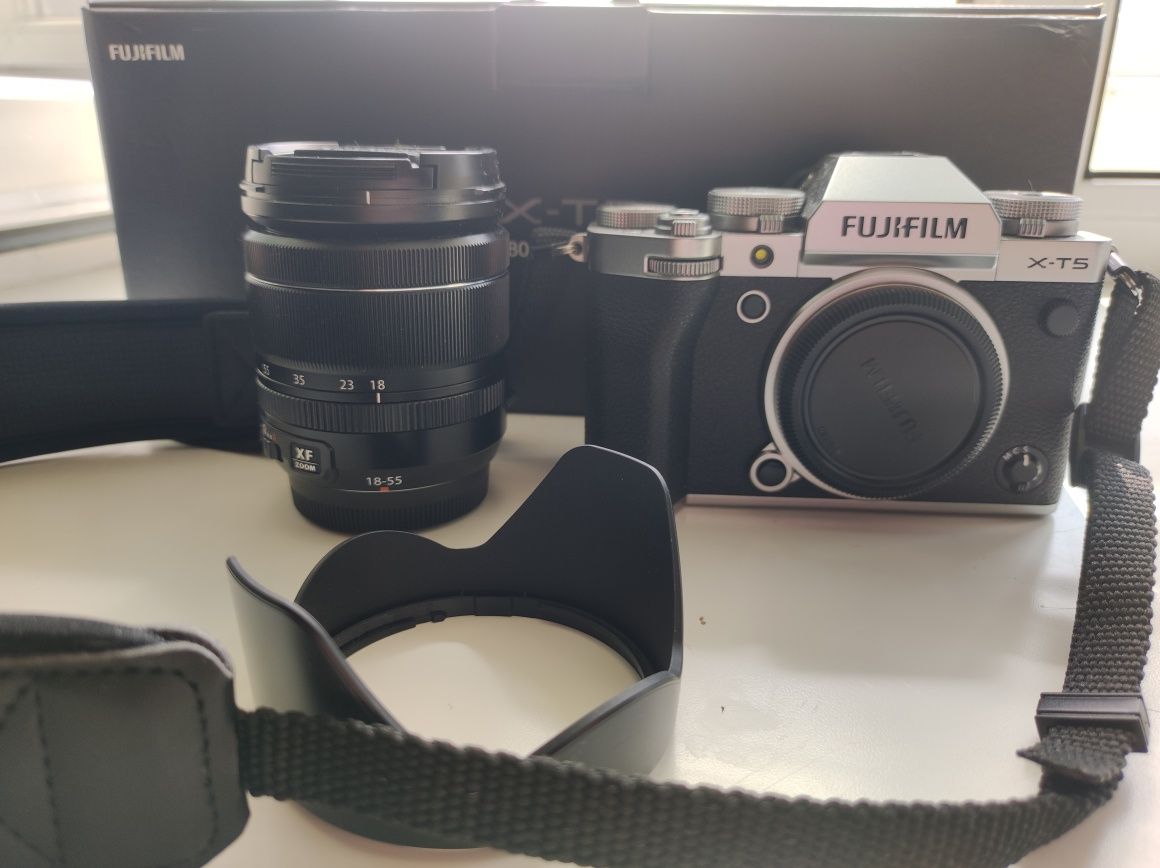 Продам фотоаппарат Fujifilm X-T5