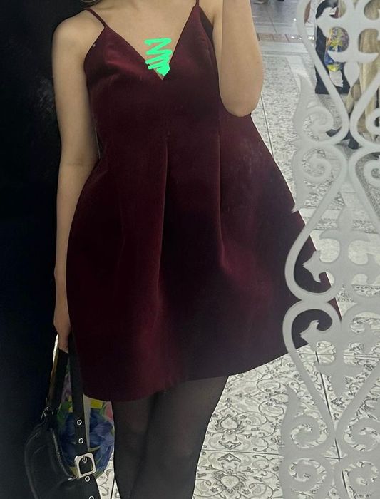 Бордовое велюровое платье от Зара