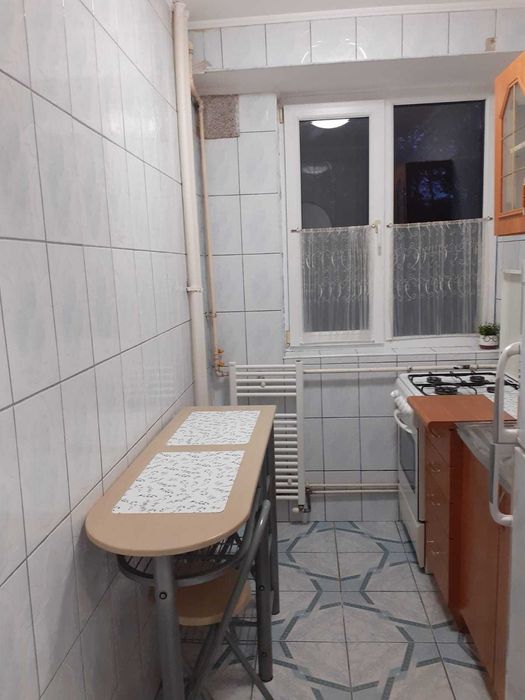 Inchiriez garsoniera parter