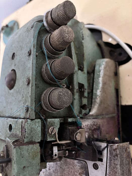 Оверлок б/у рабочий