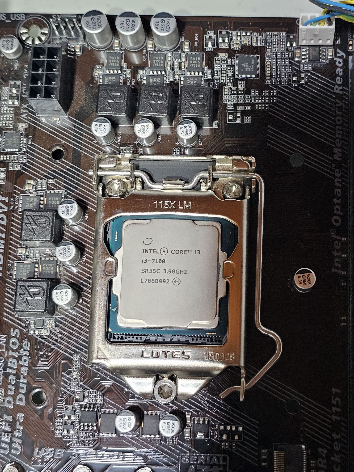 Kit-uri MB MSI/Gigabyte + CPU i3 8100/7100 + RAM 8 GB DDR4 + Cooler