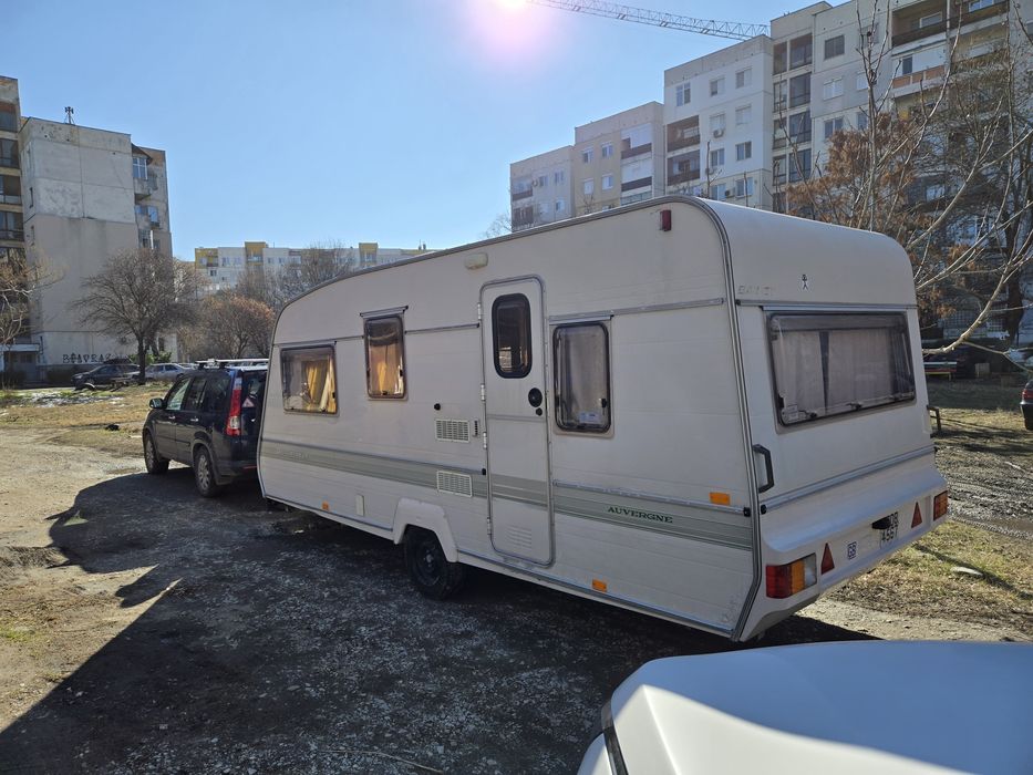 Каравана  в добро състояние, без тестове  и влага