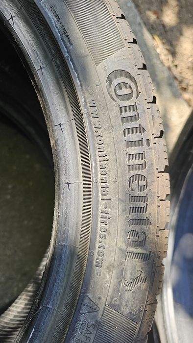 Vând anvelope Continental 225/45 R18 in stare foarte