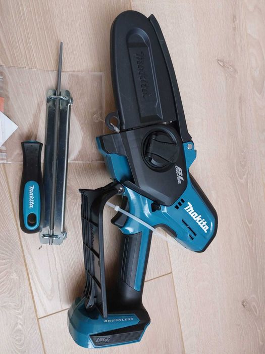 Mini fierăstrău cu lanț Makita DUC101