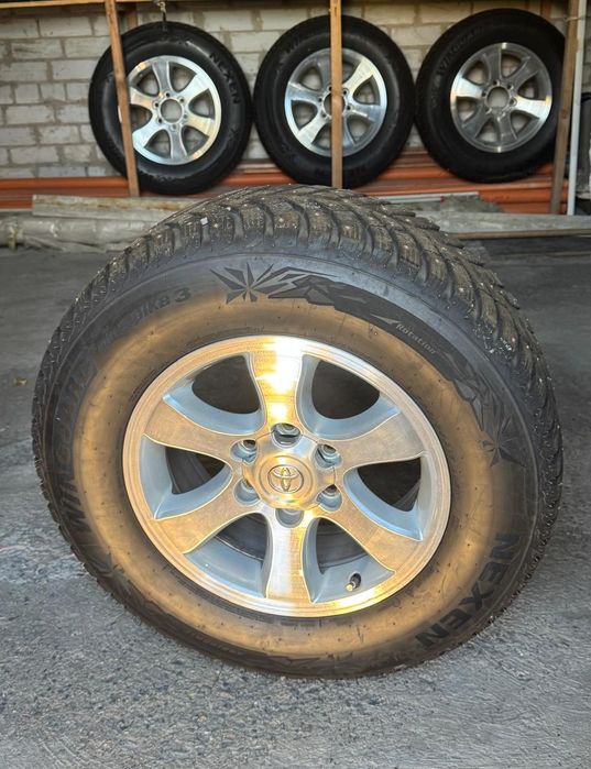 Шины зимние шипованые 265/65R17 с дисками на Тойота 120 в комплекте 4