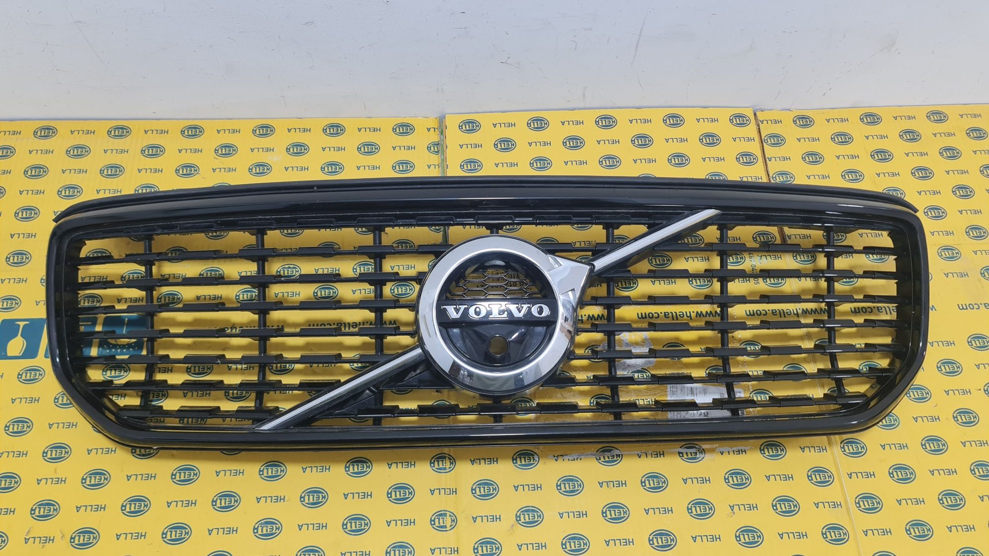 Grila masca radiator camera bara fata Volvo XC40 2018+ R design neagra