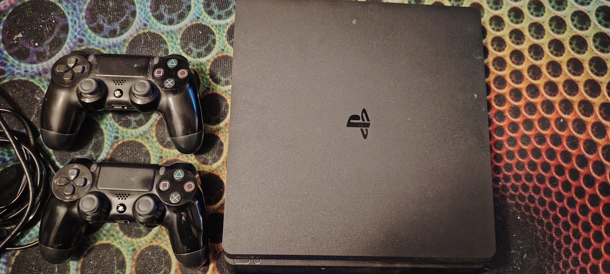 Playstation 4 slim 1 TB + 1 controller