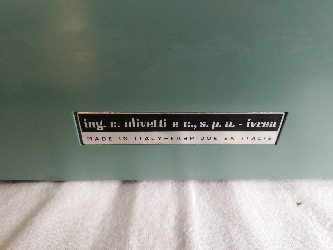 Mașină de scris Olivetti studio 44