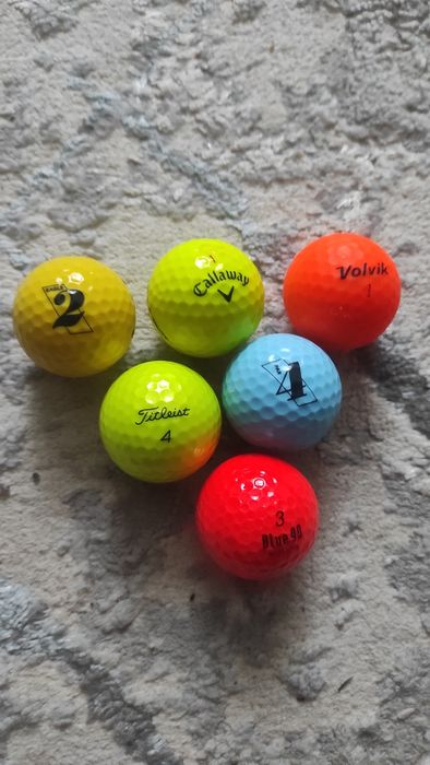 Продаю шары для гольфа цветные состояние идеальное