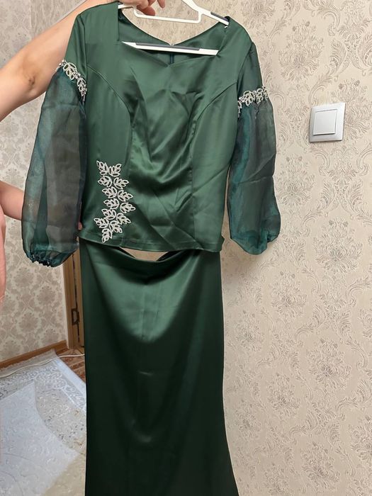 Продам платья на вечер и свадьбы